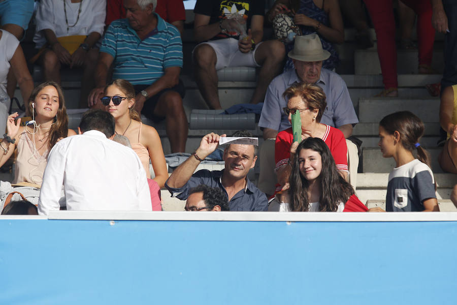 La última jornada del CSIO Gijón ha congregado a miles de seguidores en el complejo de Las Mestas, animados por un día de pleno verano. 