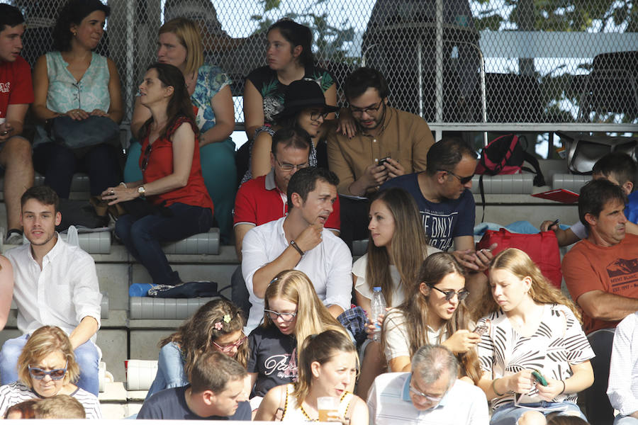 La última jornada del CSIO Gijón ha congregado a miles de seguidores en el complejo de Las Mestas, animados por un día de pleno verano. 