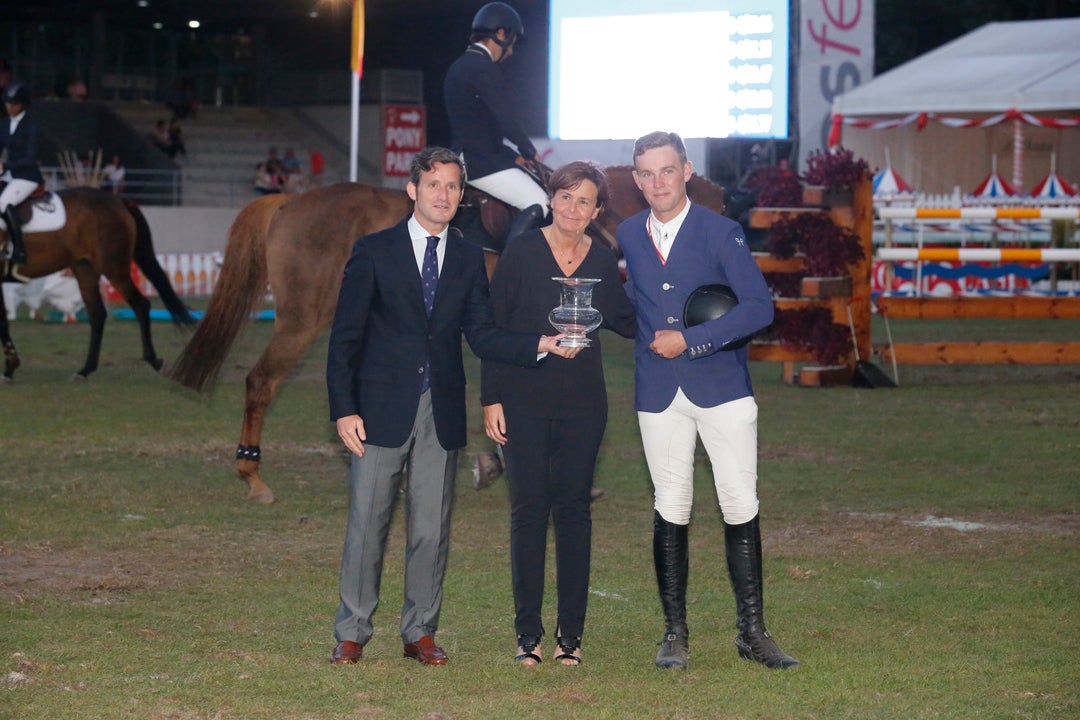 Richard Howley, montando a 'Dolores', se adjudicó este domingo la victoria del Gran Premio del CSIO de Gijón para sumar la quinta victoria irlandesa en las trece pruebas disputas desde el pasado miércoles