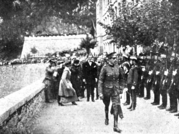 En los actos de coronación canónica de Covadonga -el ocho de septiembre ya se llevaba celebrando más tiempo-, realizados en 1918 ante la presencia de los reyes de España, subyacieron razones históricas que hoy, un siglo después y con un sencillo acceso a las hemerotecas digitales, son fáciles de comprender