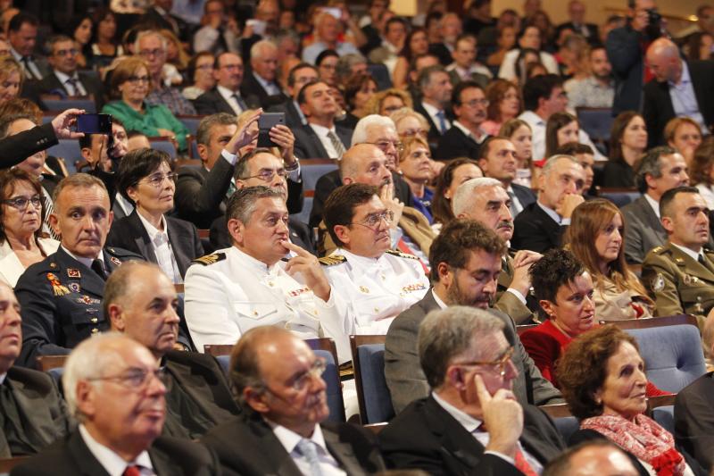 El presidente del Principado llama a los asturianos a sentirse orgullosos de vivir en una región 'donde el lugar de nacimiento no otorga derechos especiales'. Lo hizo durante el acto de entrega de las Medallas de Asturias