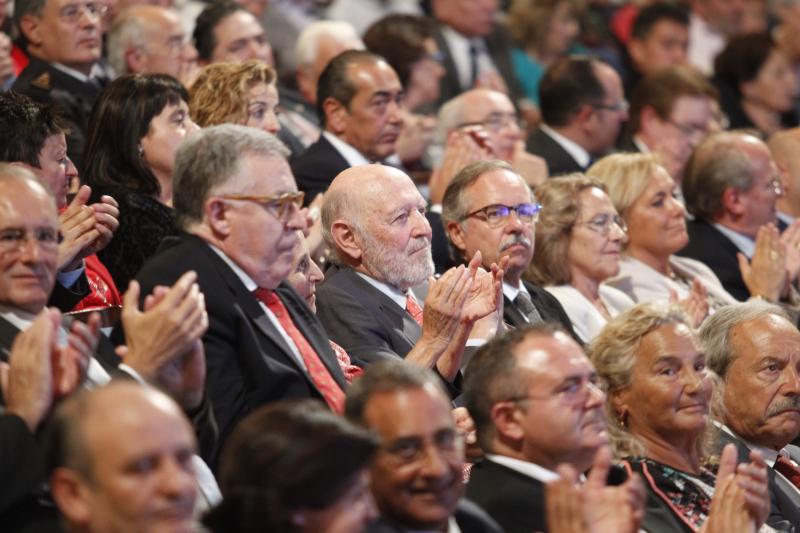 El presidente del Principado llama a los asturianos a sentirse orgullosos de vivir en una región 'donde el lugar de nacimiento no otorga derechos especiales'. Lo hizo durante el acto de entrega de las Medallas de Asturias