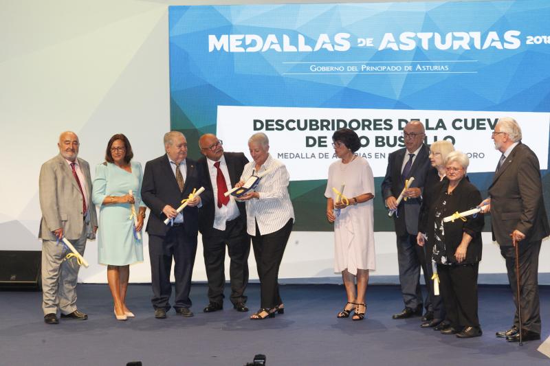 El presidente del Principado llama a los asturianos a sentirse orgullosos de vivir en una región 'donde el lugar de nacimiento no otorga derechos especiales'. Lo hizo durante el acto de entrega de las Medallas de Asturias