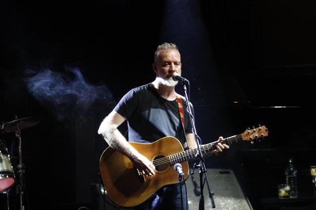 Chris Barron no defrauda a sus fans
