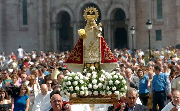 La Santina, a hombros en Covadonga. 