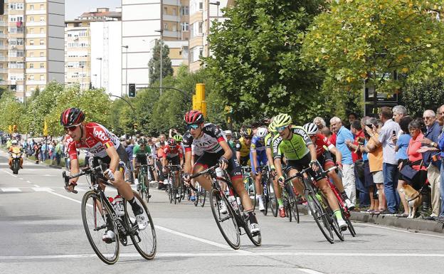 Las imágenes de La Vuelta en su entrada a Asturias 