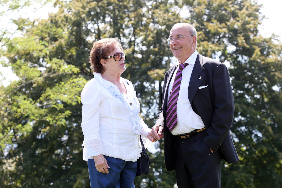 La comida tradicional y la procesión centraron los actos festivos.