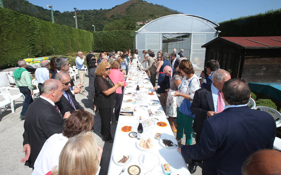 La comida tradicional y la procesión centraron los actos festivos.