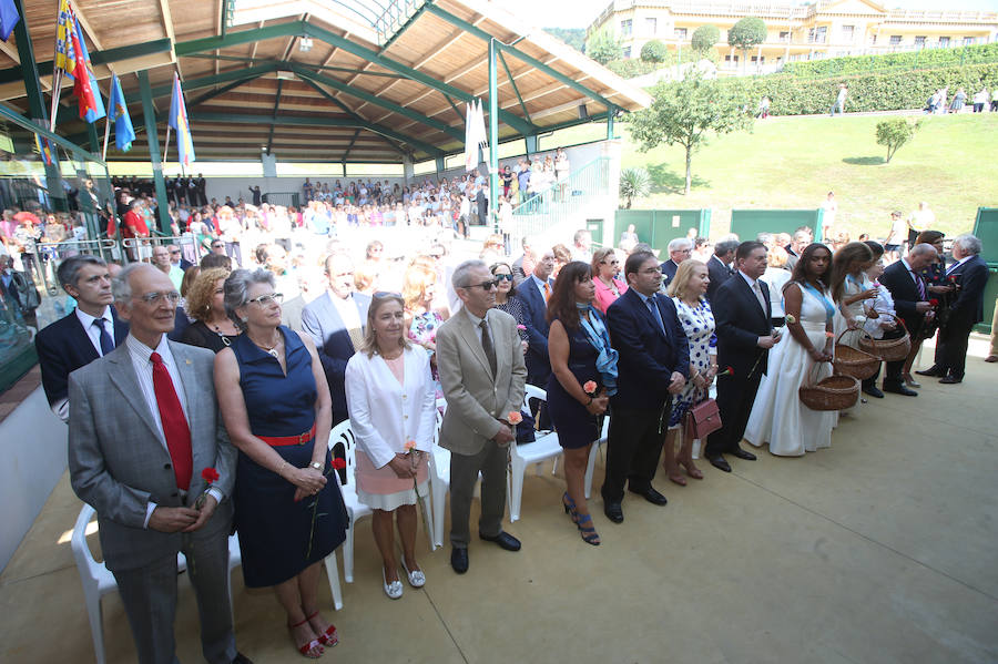 La comida tradicional y la procesión centraron los actos festivos.