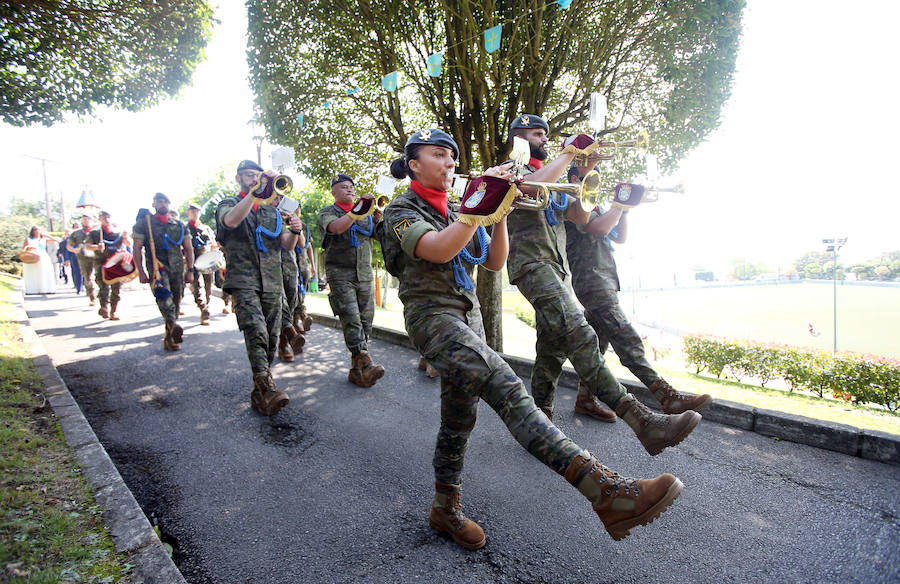 La comida tradicional y la procesión centraron los actos festivos.