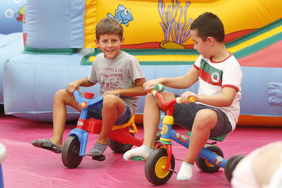 El club se llenó de múltiples juegos para los más pequeños.