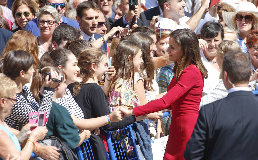 Este Día de Asturias, la princesa Leonor, heredera de la Corona, ha realizado su primera visita a Covadonga. Ha estado acompañada por sus padres, don Felipe y doña Letizia, y su hermana, la infanta Sofía.