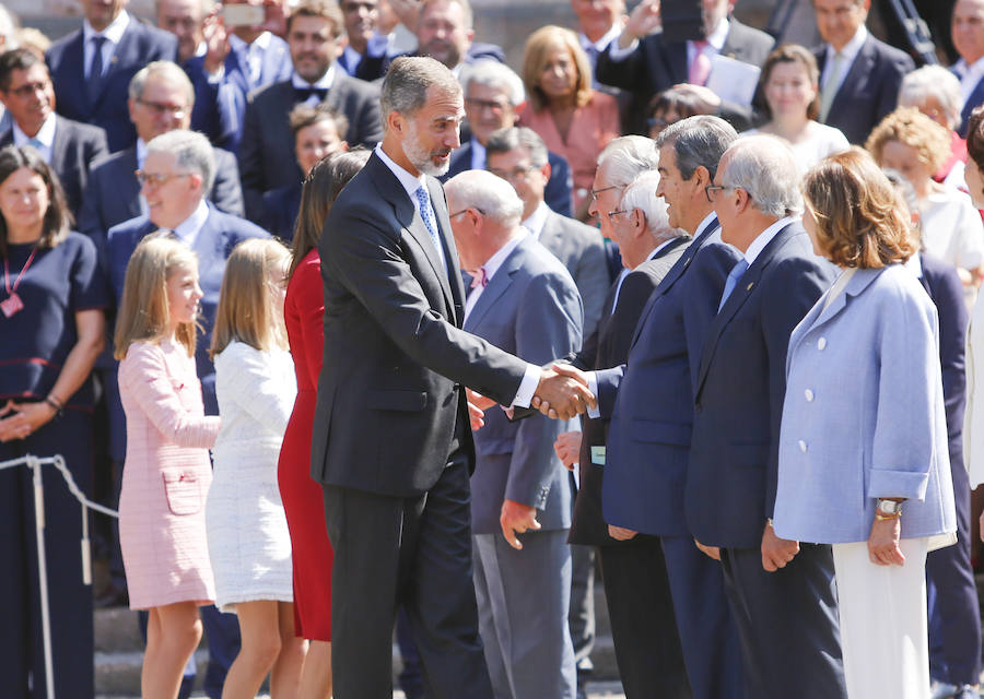 Este Día de Asturias, la princesa Leonor, heredera de la Corona, ha realizado su primera visita a Covadonga. Ha estado acompañada por sus padres, don Felipe y doña Letizia, y su hermana, la infanta Sofía.