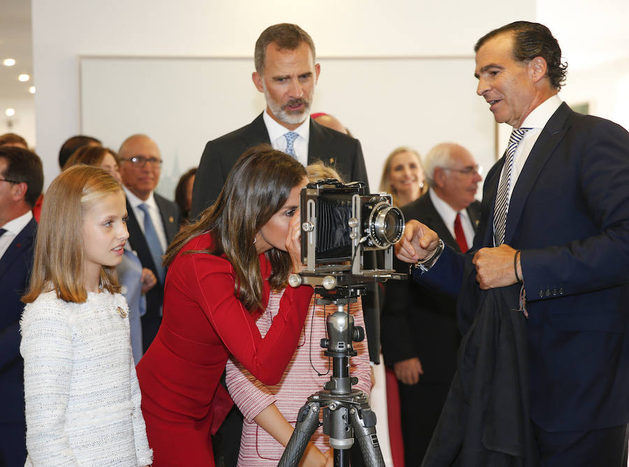 Este Día de Asturias, la princesa Leonor, heredera de la Corona, ha realizado su primera visita a Covadonga. Ha estado acompañada por sus padres, don Felipe y doña Letizia, y su hermana, la infanta Sofía.