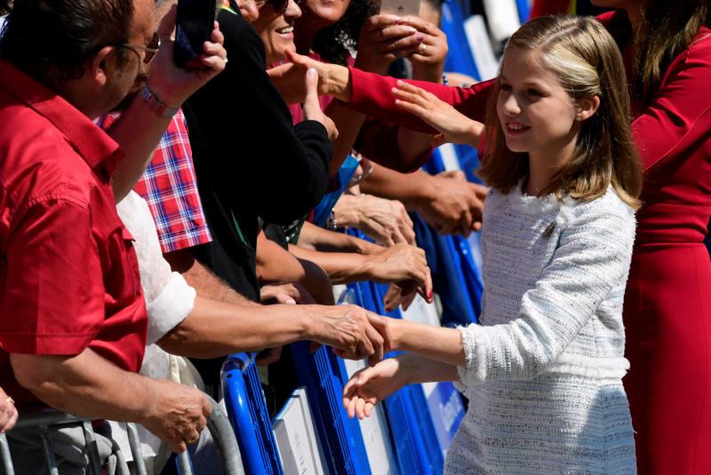 Este Día de Asturias, la princesa Leonor, heredera de la Corona, ha realizado su primera visita a Covadonga. Ha estado acompañada por sus padres, don Felipe y doña Letizia, y su hermana, la infanta Sofía.