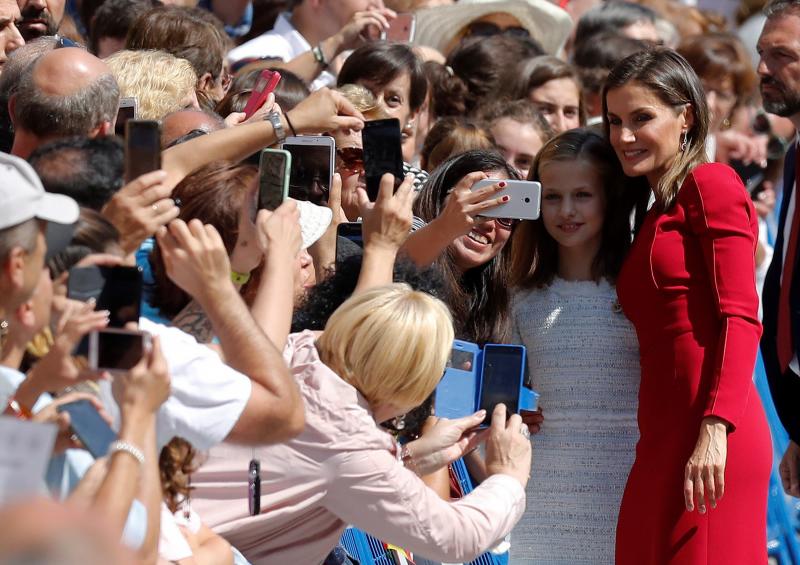 Este Día de Asturias, la princesa Leonor, heredera de la Corona, ha realizado su primera visita a Covadonga. Ha estado acompañada por sus padres, don Felipe y doña Letizia, y su hermana, la infanta Sofía.