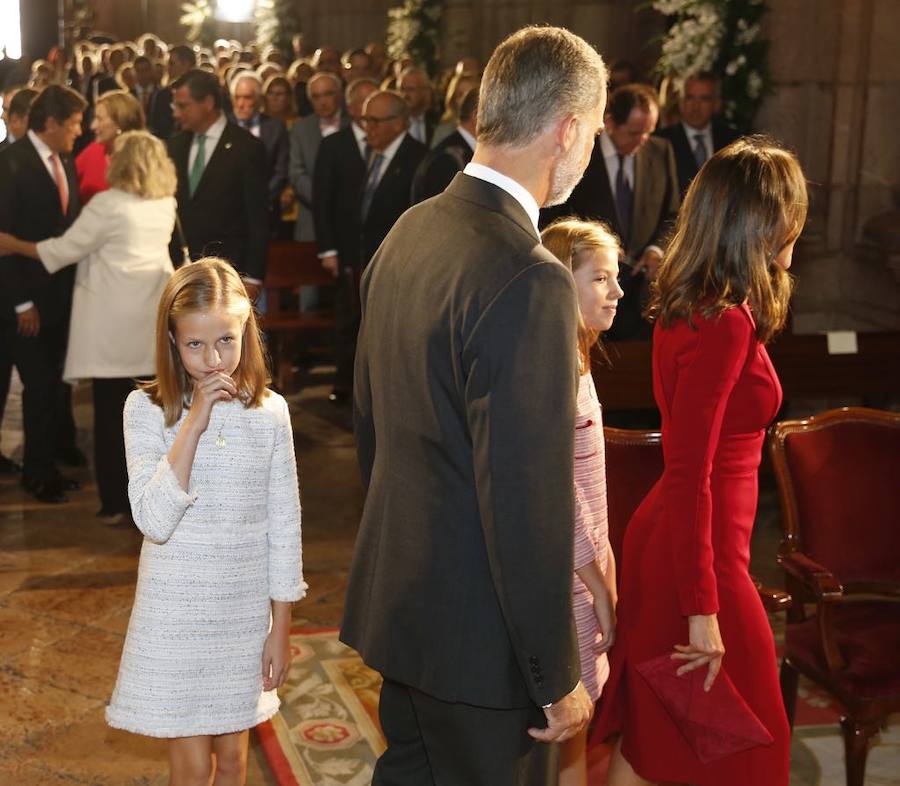 Este Día de Asturias, la princesa Leonor, heredera de la Corona, ha realizado su primera visita a Covadonga. Ha estado acompañada por sus padres, don Felipe y doña Letizia, y su hermana, la infanta Sofía.