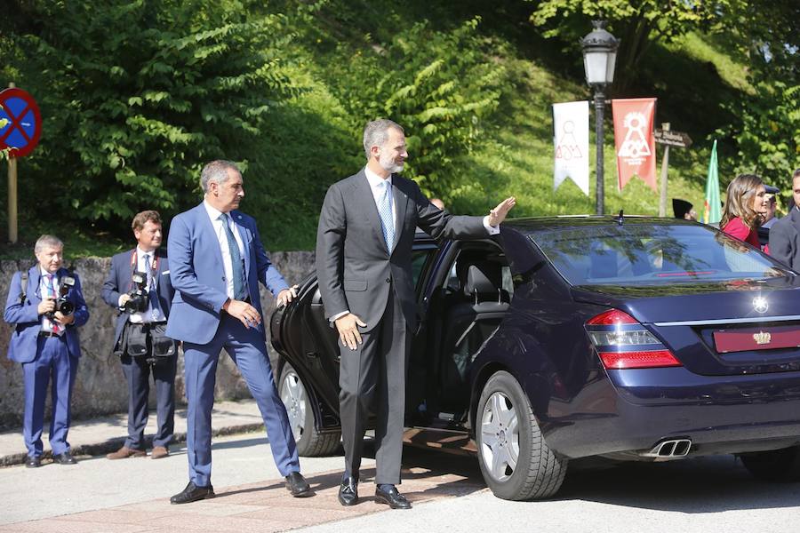 Este Día de Asturias, la princesa Leonor, heredera de la Corona, ha realizado su primera visita a Covadonga. Ha estado acompañada por sus padres, don Felipe y doña Letizia, y su hermana, la infanta Sofía.