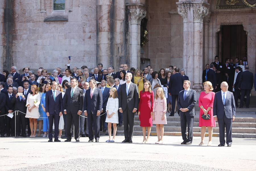 Este Día de Asturias, la princesa Leonor, heredera de la Corona, ha realizado su primera visita a Covadonga. Ha estado acompañada por sus padres, don Felipe y doña Letizia, y su hermana, la infanta Sofía.