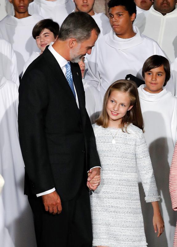 Este Día de Asturias, la princesa Leonor, heredera de la Corona, ha realizado su primera visita a Covadonga. Ha estado acompañada por sus padres, don Felipe y doña Letizia, y su hermana, la infanta Sofía.