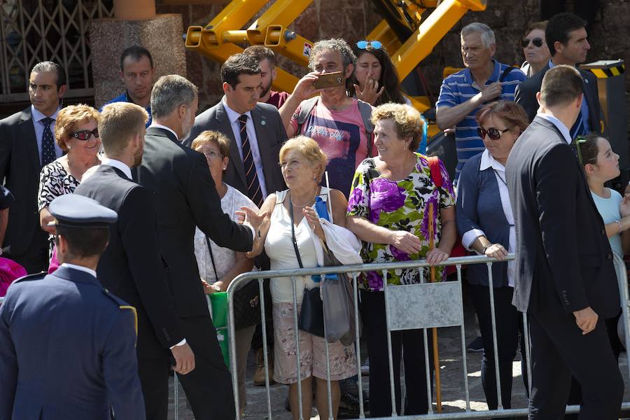 Centenares de personas se han desplazado a Covadonga para ser testigos de un día histórico: la primera visita de la Princesa de Asturias al Real Sitio. 