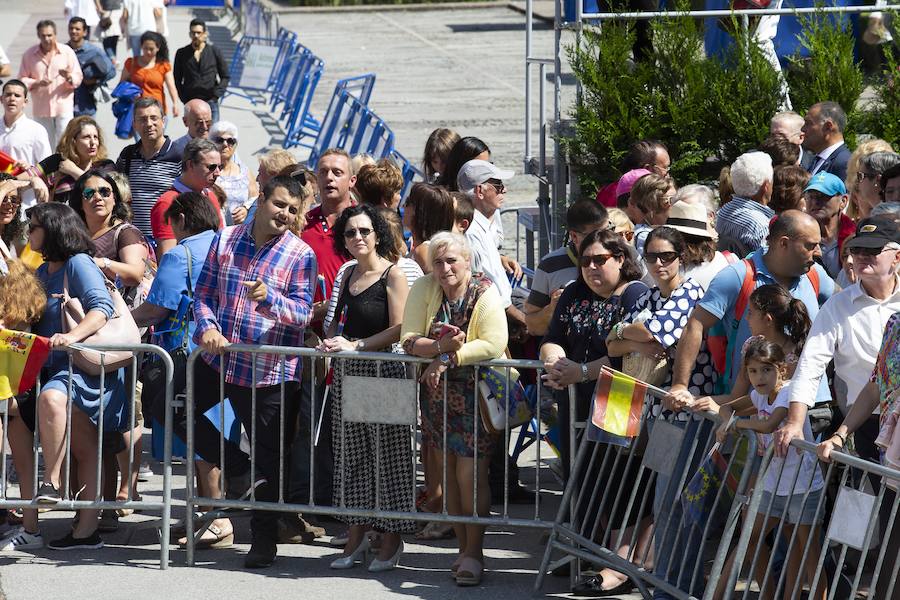 Centenares de personas se han desplazado a Covadonga para ser testigos de un día histórico: la primera visita de la Princesa de Asturias al Real Sitio. 