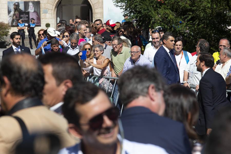 Centenares de personas se han desplazado a Covadonga para ser testigos de un día histórico: la primera visita de la Princesa de Asturias al Real Sitio. 