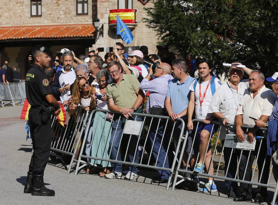 Centenares de personas se han desplazado a Covadonga para ser testigos de un día histórico: la primera visita de la Princesa de Asturias al Real Sitio. 