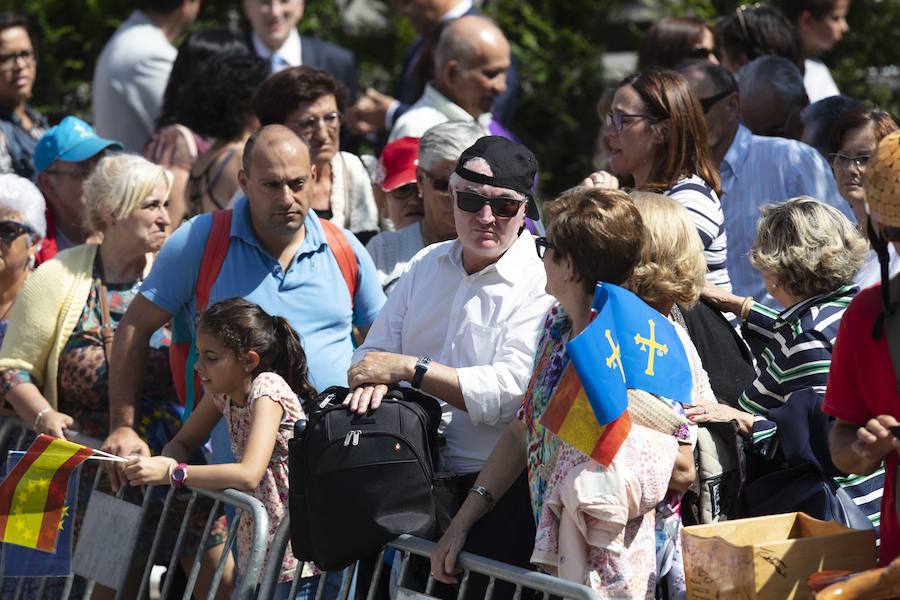 Centenares de personas se han desplazado a Covadonga para ser testigos de un día histórico: la primera visita de la Princesa de Asturias al Real Sitio. 