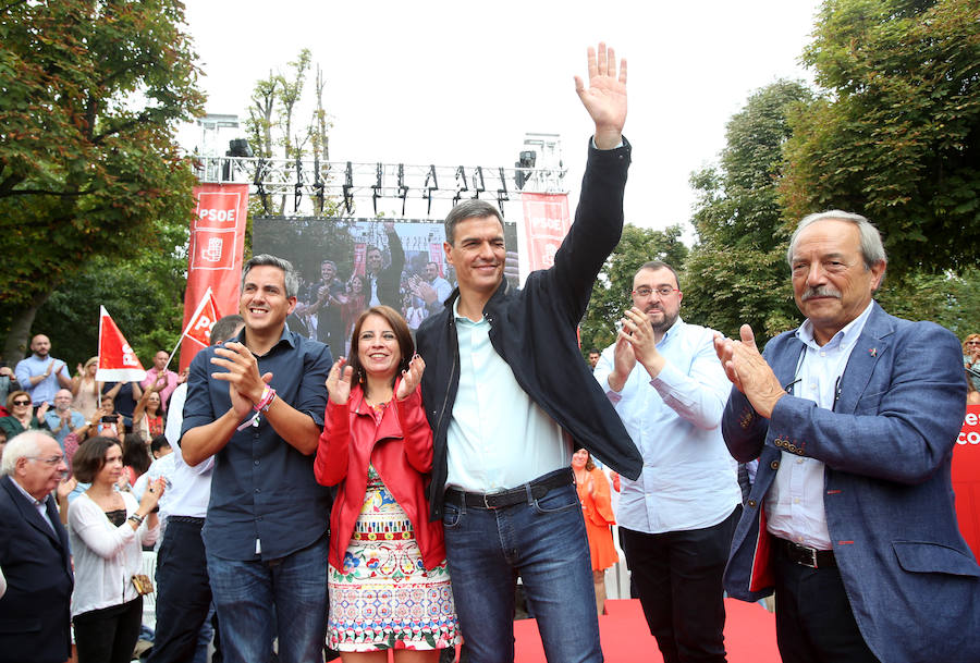 El presidente del Gobierno anuncia en el Principado un plan de choque contra el desempleo juvenil.