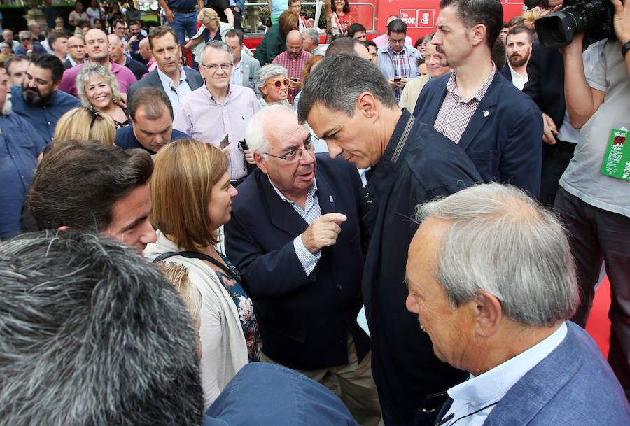 El presidente del Gobierno anuncia en el Principado un plan de choque contra el desempleo juvenil.