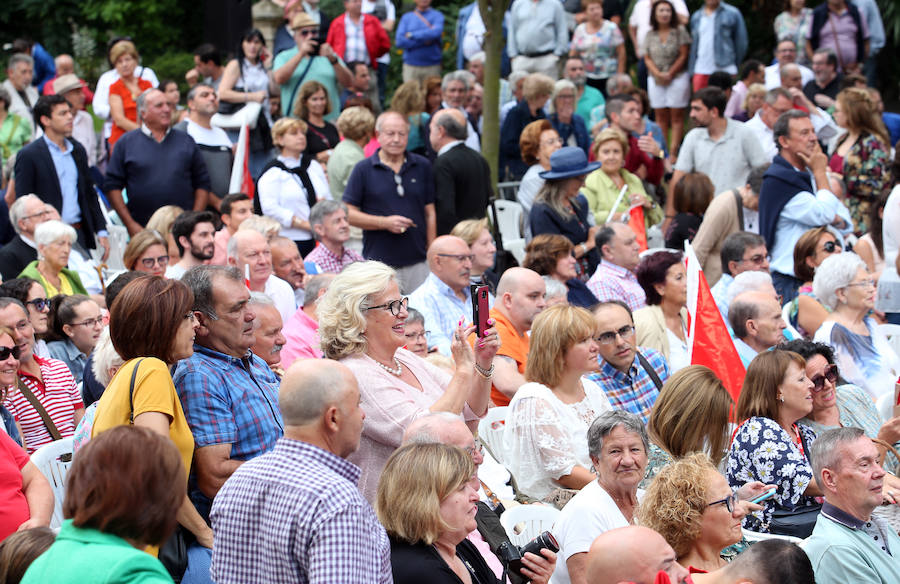 El presidente del Gobierno anuncia en el Principado un plan de choque contra el desempleo juvenil.