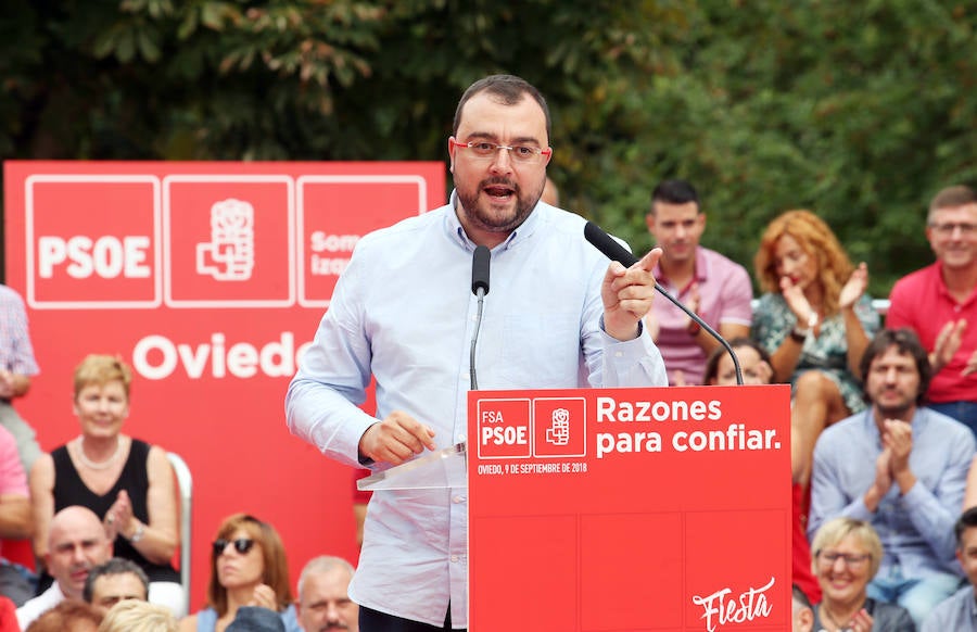 El presidente del Gobierno anuncia en el Principado un plan de choque contra el desempleo juvenil.