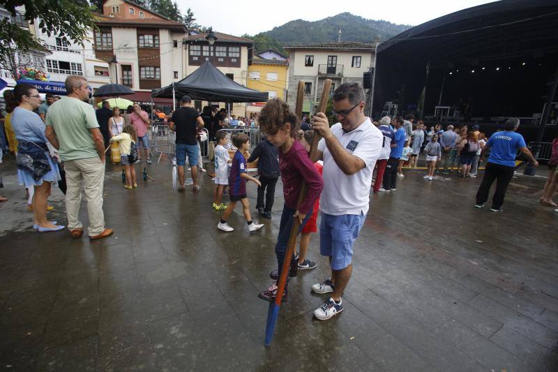 La actuación de Rodrigo Cuevas, la artesanía y la rica gastronomía con el queso como protagonista indiscutible, fueron los platos fuertes de la jornada festiva.