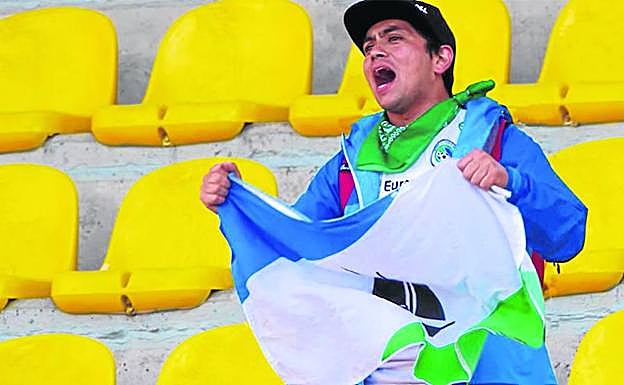 Sebastián Carrera fue el único seguidor del Puerto Montt que se presentó en el estadio de su rival.