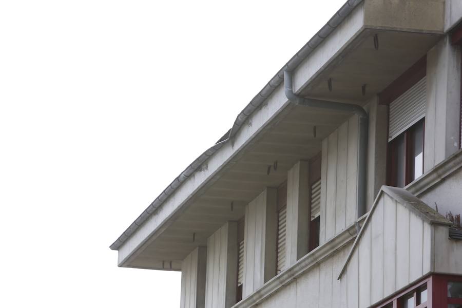 La pareja, una mujer de 29 años y un hombre de 51 años, residía en una vivienda próxima al centro de salud de La Caridad, en la calle Travesía Mohíces