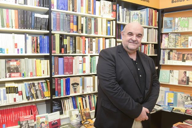 Esteban Beltrán Verdes, ayer, en la Librería Cervantes. 