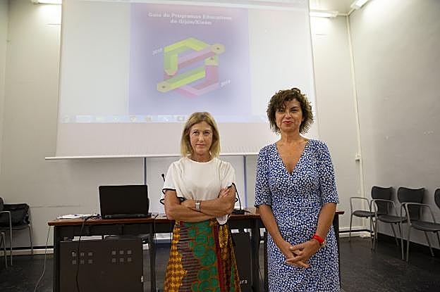 Herminia Bermúdez, directora de Educación, y Montserrat López, concejala de Educación y Cultura, durante la presentación. 