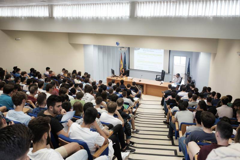 La Escuela Politécnica de Ingeniería de Gijón celebra las jornadas de acogida en las que los nuevos estudiantes recibieron información sobre el centro