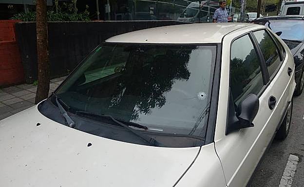 La aparición de un coche con dos disparos provoca la alarma en Infiesto