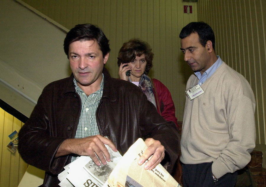 2000. Carcedo, con Javier Fernández y Fenando Lastra, durante un congreso del PSOE de Gijón.