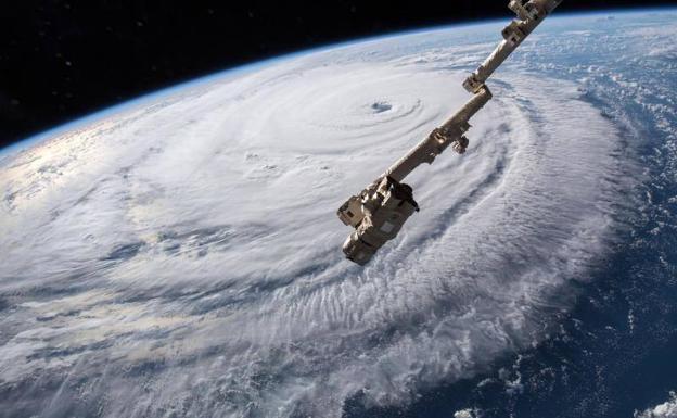 Imagen del ojo del huracán tomada por la NASA.