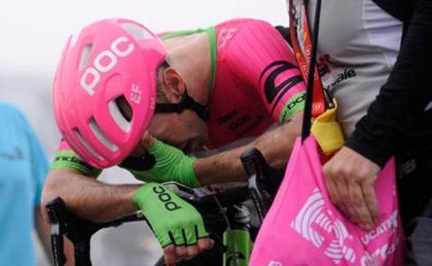 La emotiva dedicatoria de Michael Woods a su hijo fallecido tras su victoria en la Vuelta