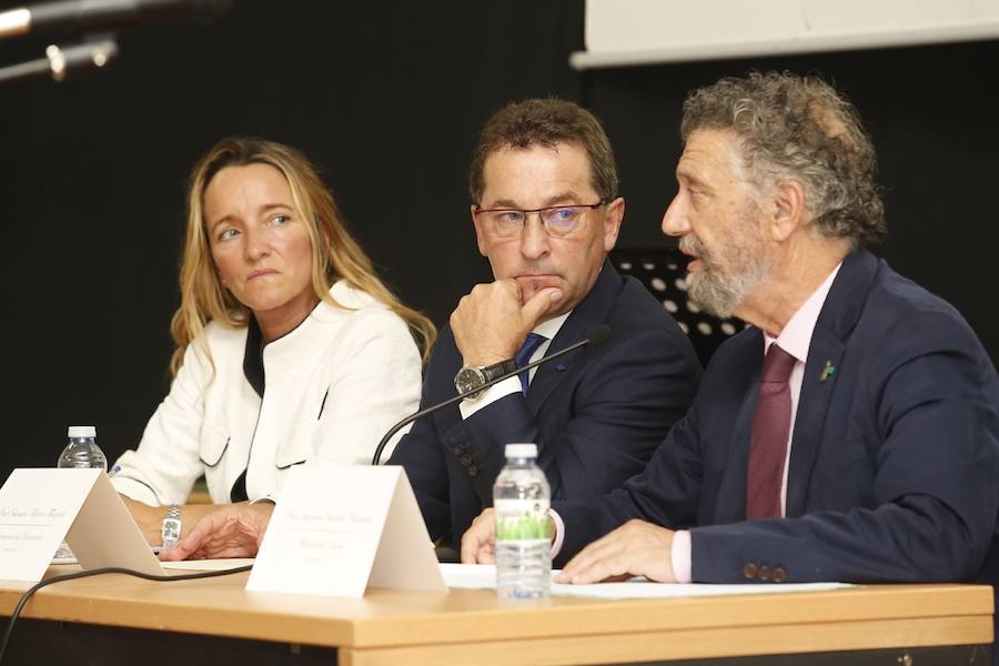 El consejero de Educación, Genaro Alonso, ha inaugurado en Navia el curso de Secundaria y Bachillerato, para el que se han matriculado 40.208 alumnos, 816 más que en septiembre de 2017.