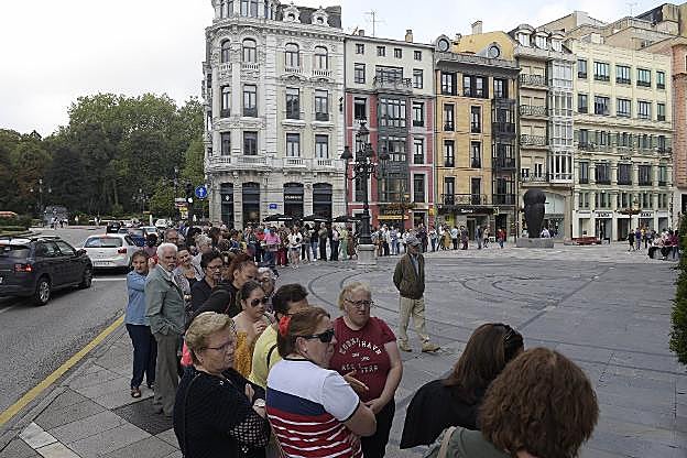Colas para sillas en el Día de América