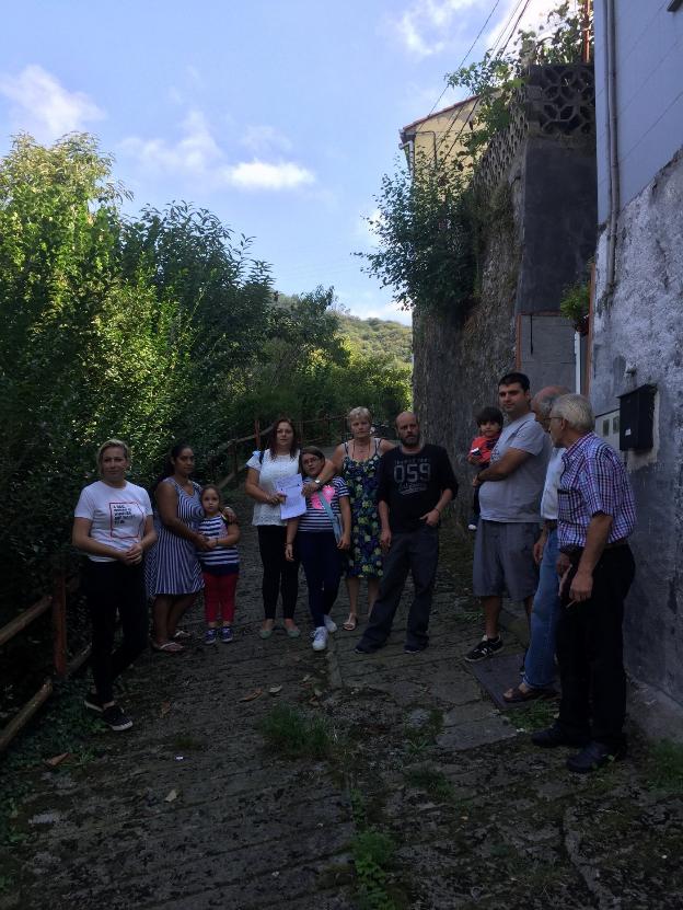 Felguería, en Mieres, critica el «abandono municipal»