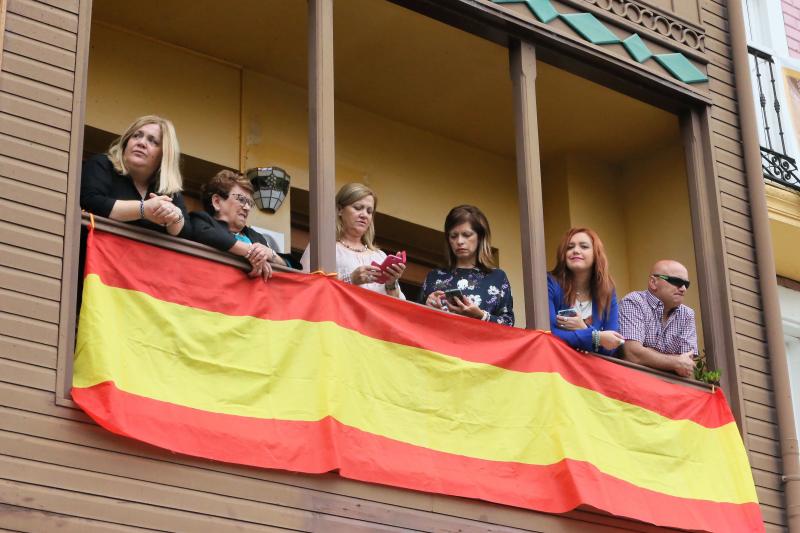 Cientos de personas han celebrado el día grande de las fiestas del Ecce Homo de Noreña, en el que la imagen ha sido llevada en procesión por la villa. 