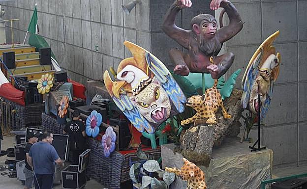 Una de las carrozas que desfilarán en el Día de América en Asturias. 