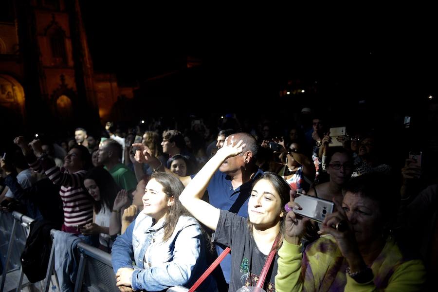 La banda cubana no defraudó a su público y el blues del estadounidense hizo las delicias de un público entregado a la noche mateína.