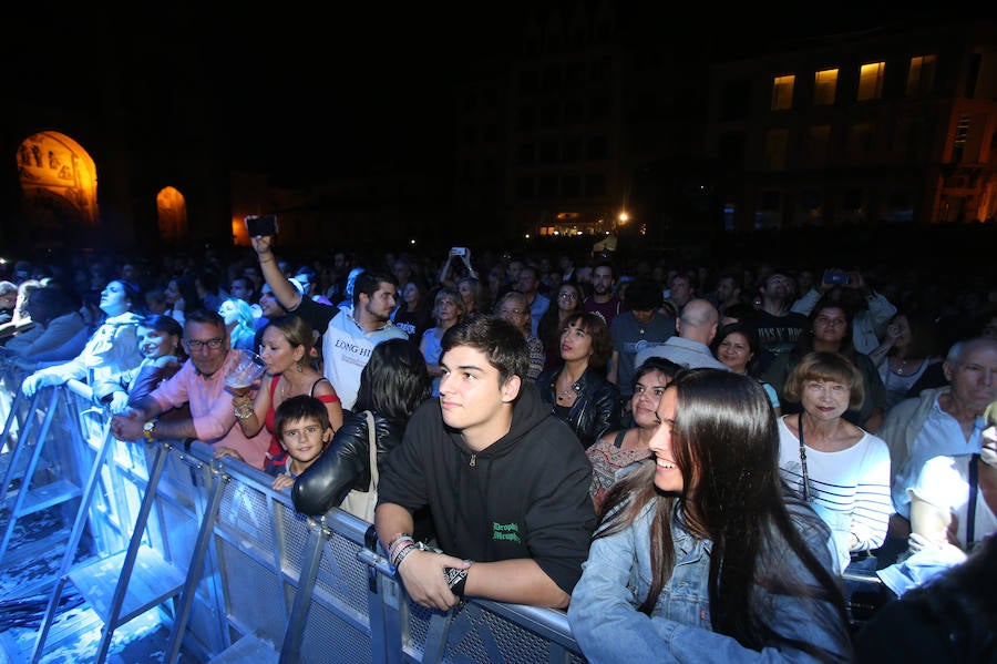 El grupo vallisoletano estrenó álbum sobre el escenario de la Catedral mientras que la banda galesa celebró su 40 aniversario